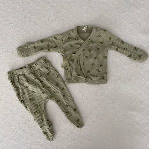 Kate Quinn Kimono Top + Footed Pant Set in Sage Leaf 0-3M EUC Organic Cotton